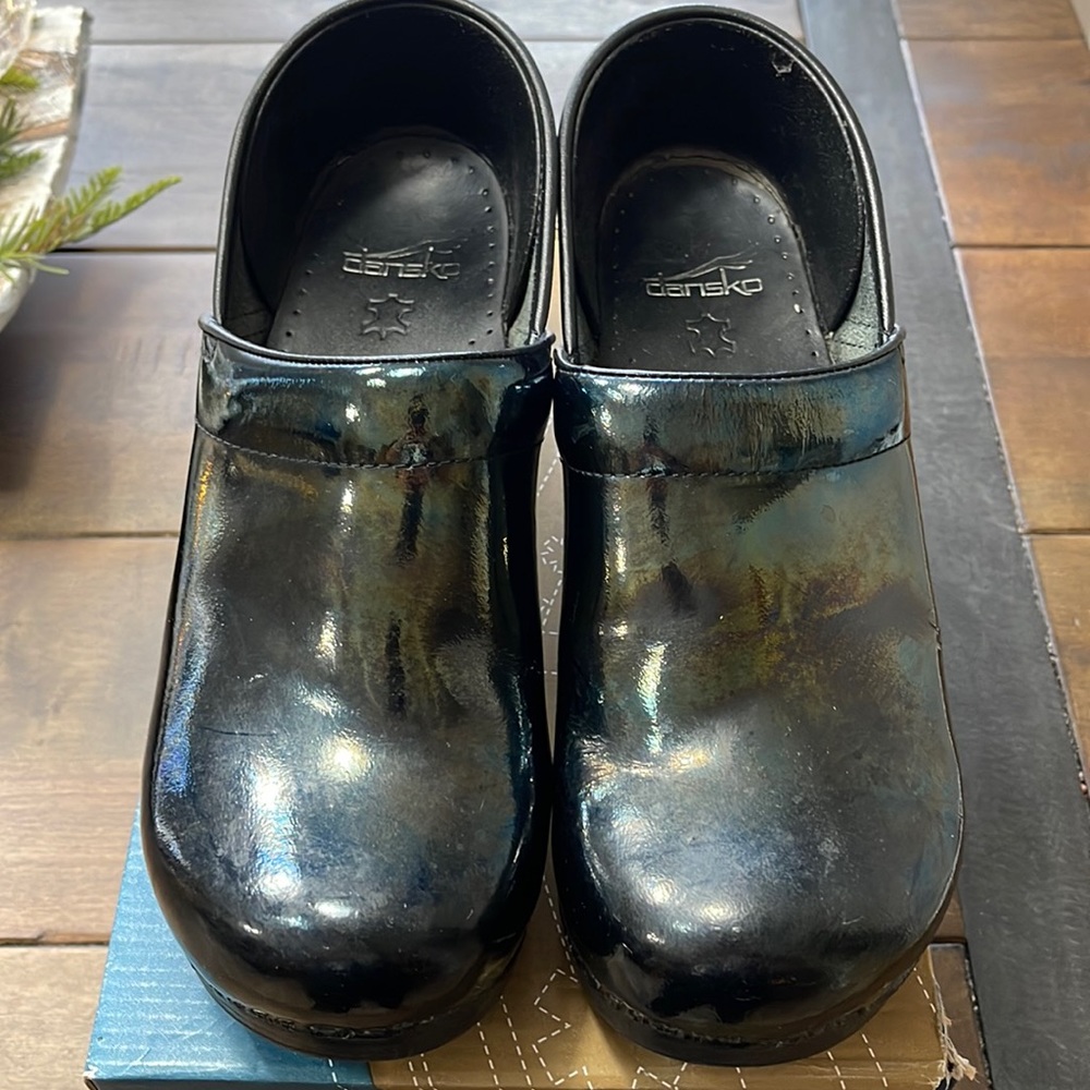 Womens size 40 Dansko Petrol Patent clogs nursing medical shoes